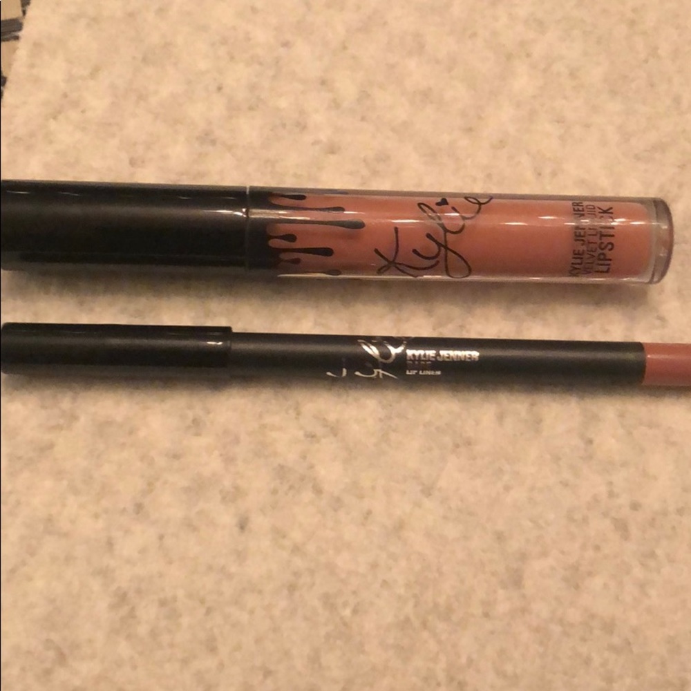 Kylie Cosmetics Velvet lip kit in Bare